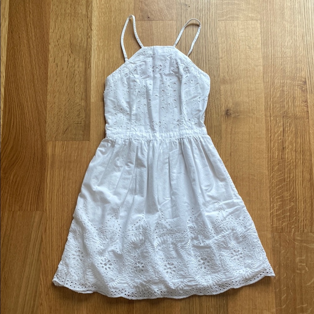White Sleeveless Sundress with Halter Neckline and Full Skirt